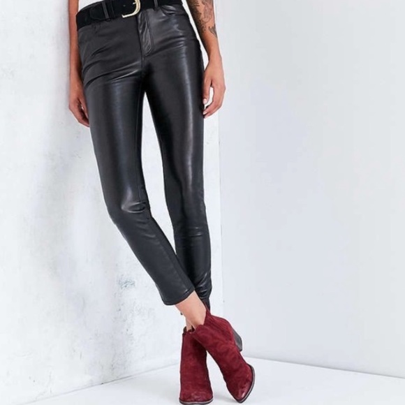 Urban Outfitters - Picture 1 of 3